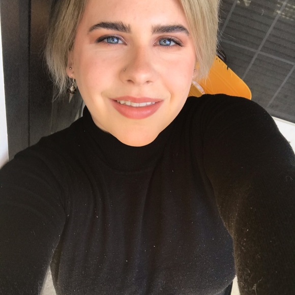 Meet your Posher, Cleo - Picture 2 of 2